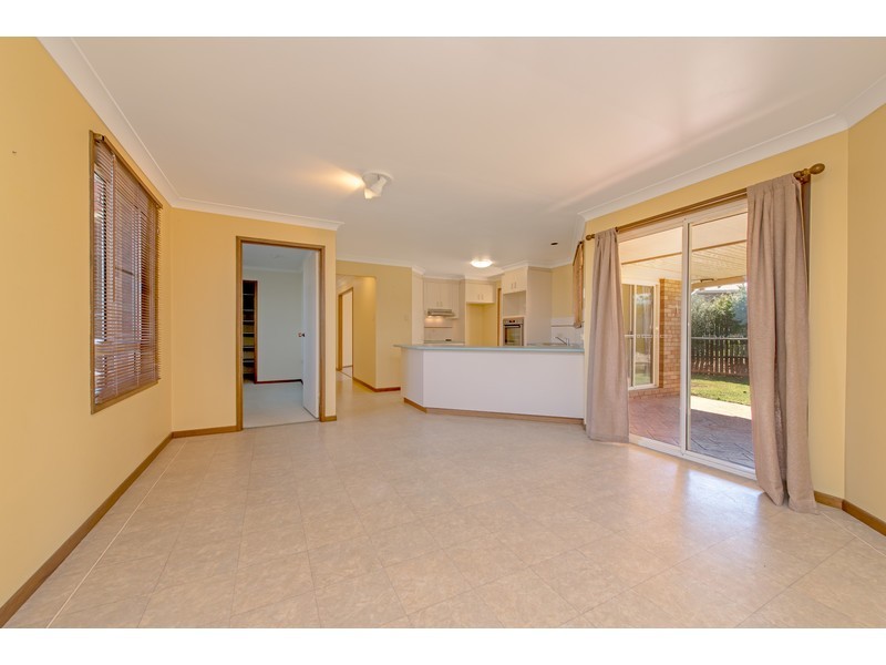 2 Silver Gum Court, Glenvale QLD 4350