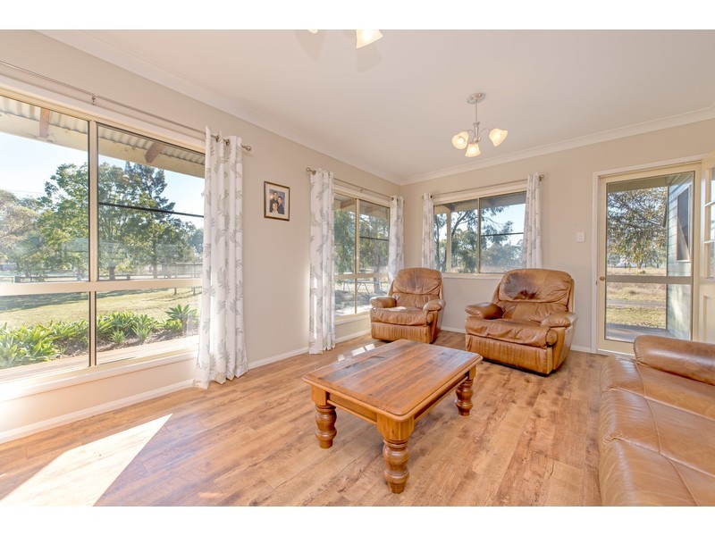 15 Racecourse Road, Oakey QLD 4401