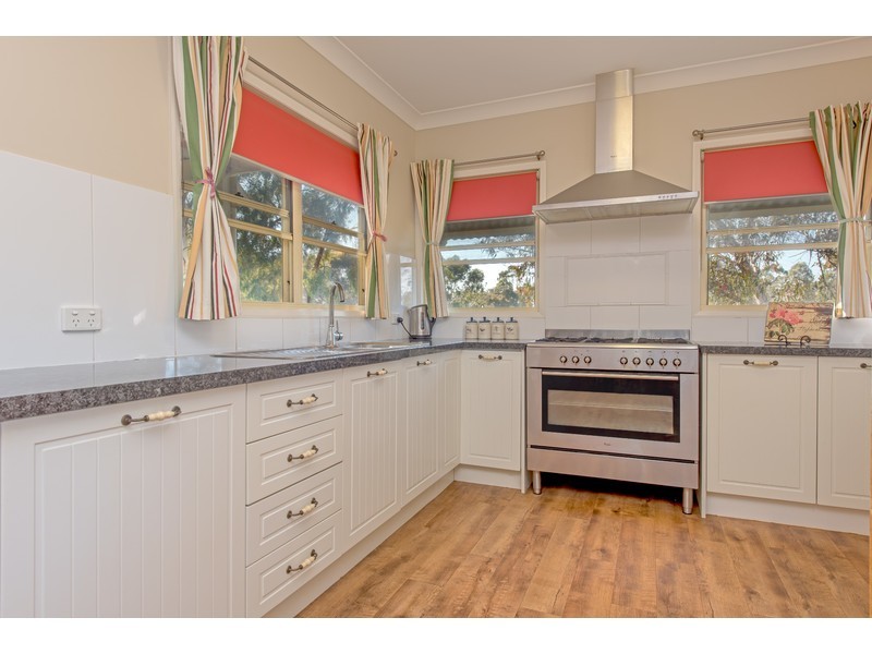 15 Racecourse Road, Oakey QLD 4401