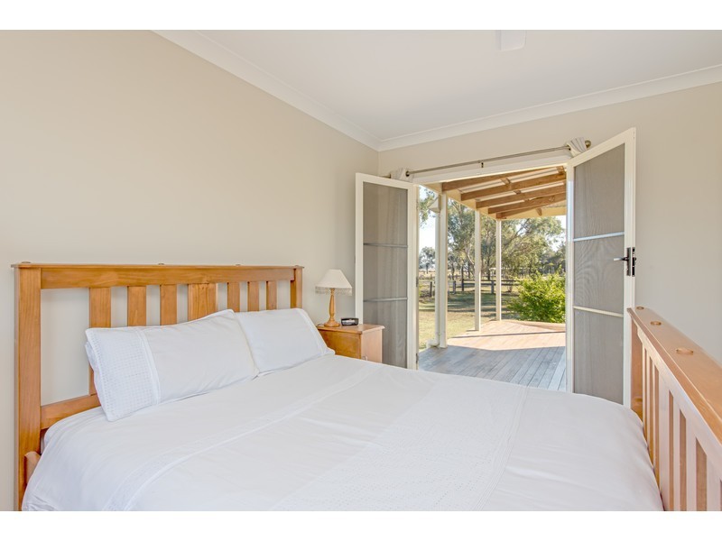 15 Racecourse Road, Oakey QLD 4401