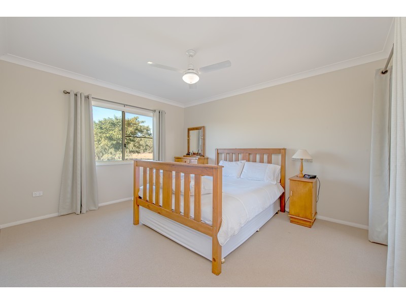 15 Racecourse Road, Oakey QLD 4401