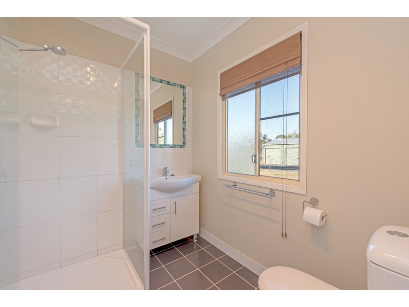 15 Racecourse Road, Oakey QLD 4401