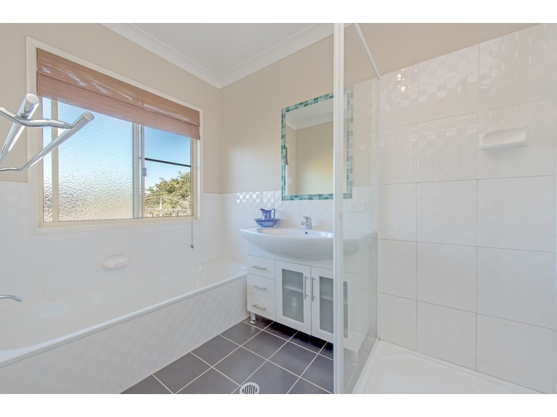 15 Racecourse Road, Oakey QLD 4401