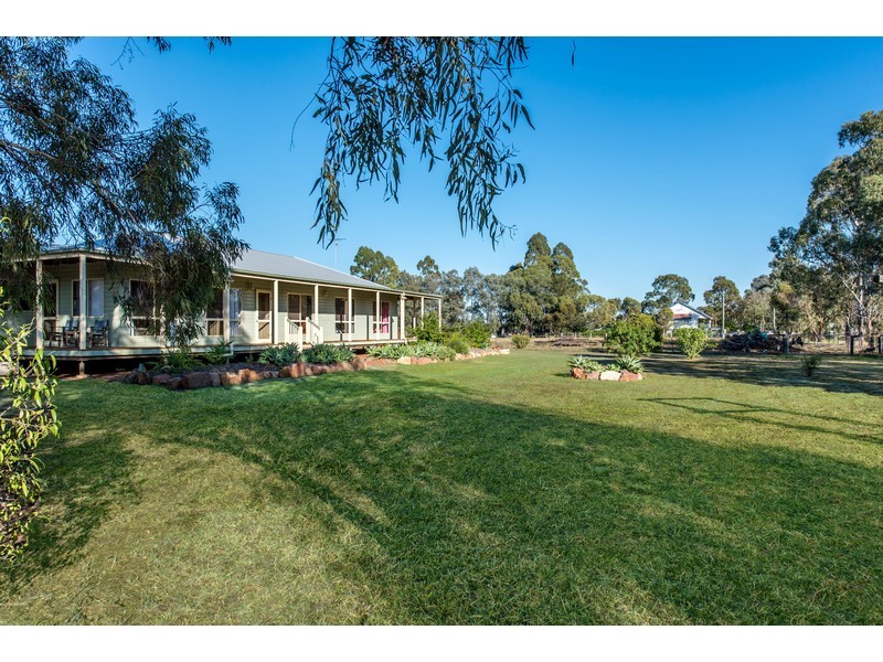 15 Racecourse Road, Oakey QLD 4401