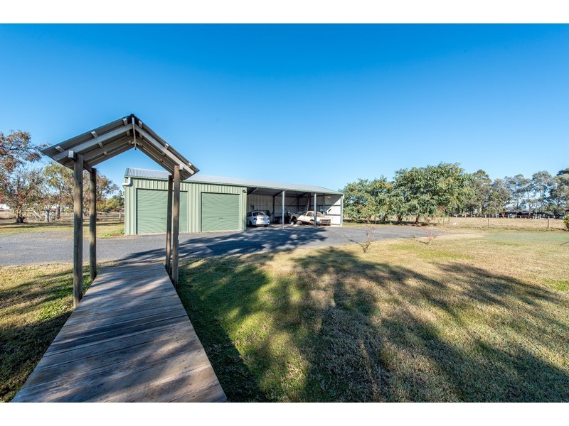 15 Racecourse Road, Oakey QLD 4401