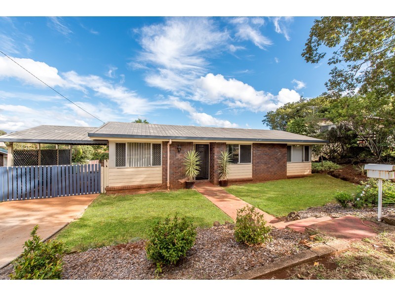 6 Miranda Drive, Wilsonton Heights QLD 4350