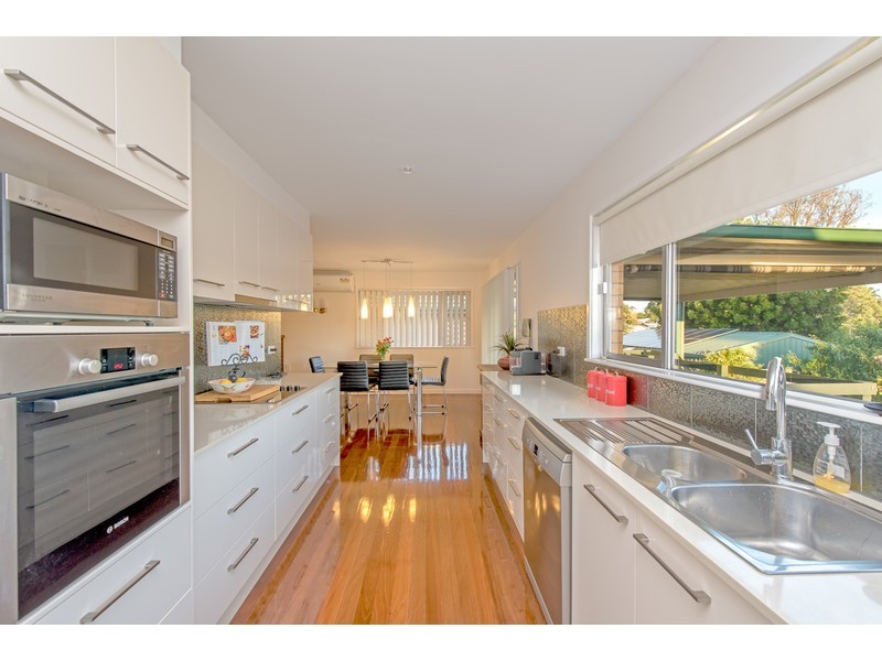 8 Geoffrey Street, Mount Lofty QLD 4350