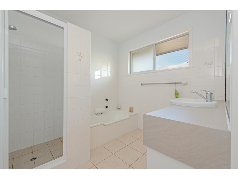 8 Geoffrey Street, Mount Lofty QLD 4350