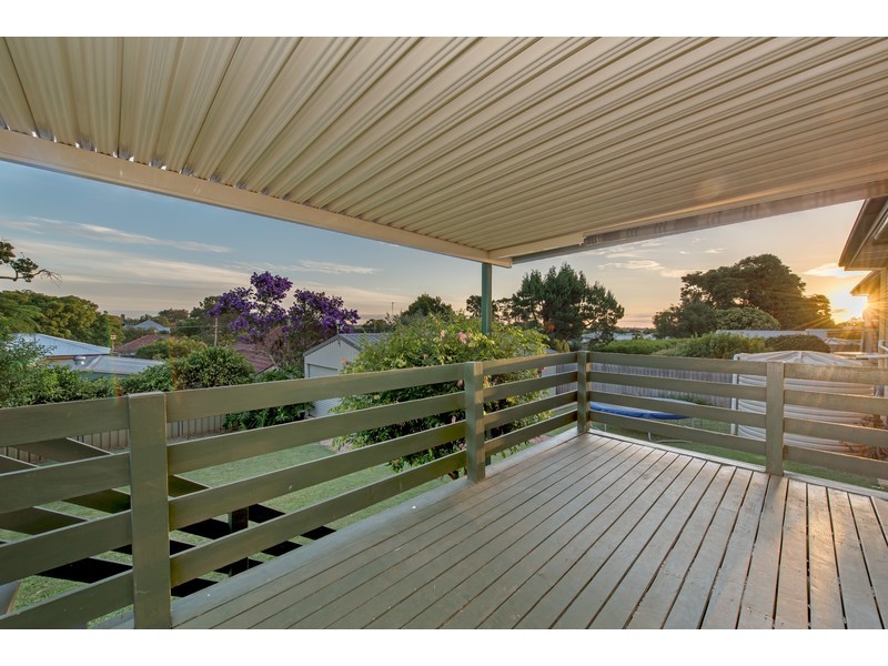 8 Geoffrey Street, Mount Lofty QLD 4350