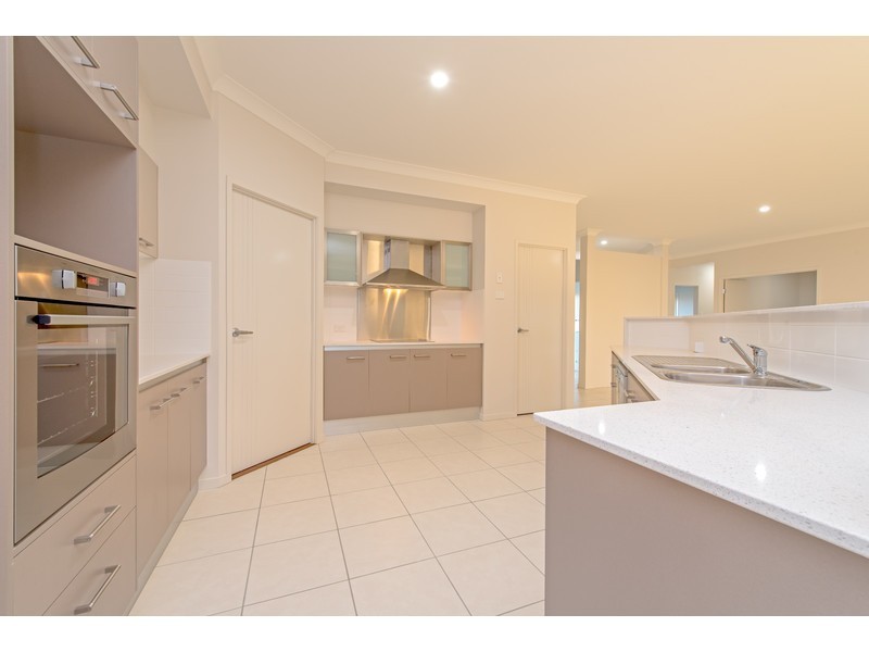 17 Kimdonn Drive, Withcott QLD 4352