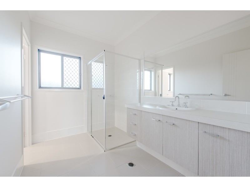 17 Kimdonn Drive, Withcott QLD 4352