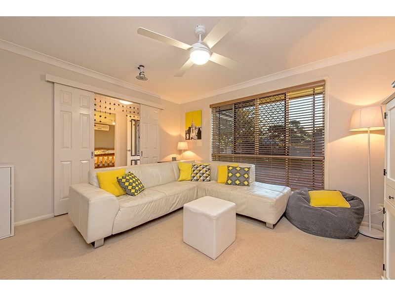 12 Chelwyn Street, Middle Ridge QLD 4350