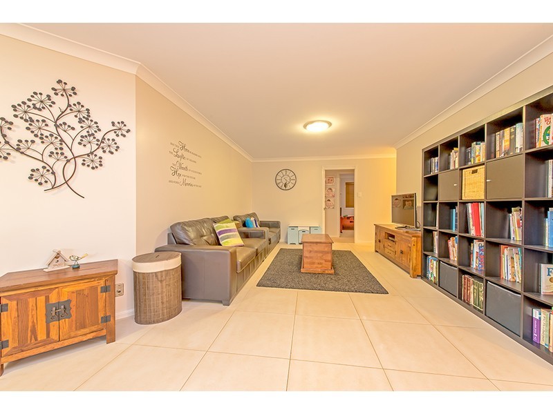 12 Chelwyn Street, Middle Ridge QLD 4350