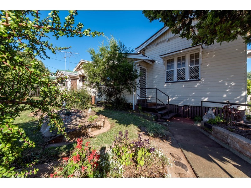 120 Jellicoe Street, North Toowoomba QLD 4350