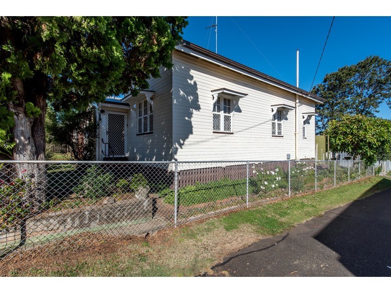 120 Jellicoe Street, North Toowoomba QLD 4350