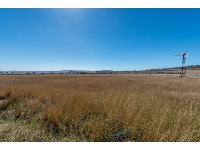 13945 New England Highway, Greenmount East QLD 4359