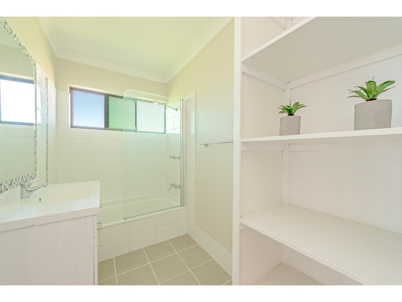 13945 New England Highway, Greenmount East QLD 4359