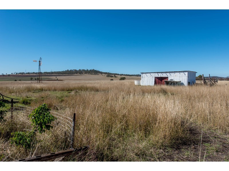 13945 New England Highway, Greenmount East QLD 4359