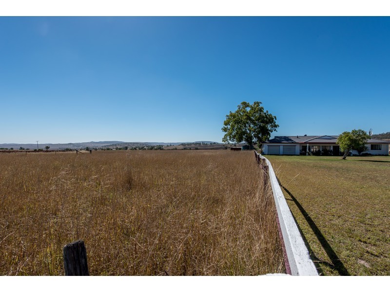 13945 New England Highway, Greenmount East QLD 4359