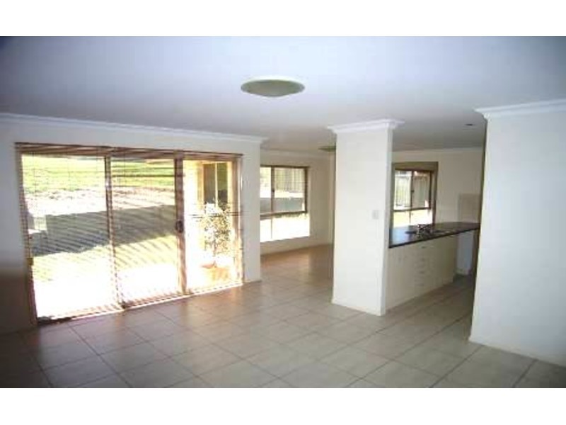 1 Comet Close, Glenvale QLD 4350