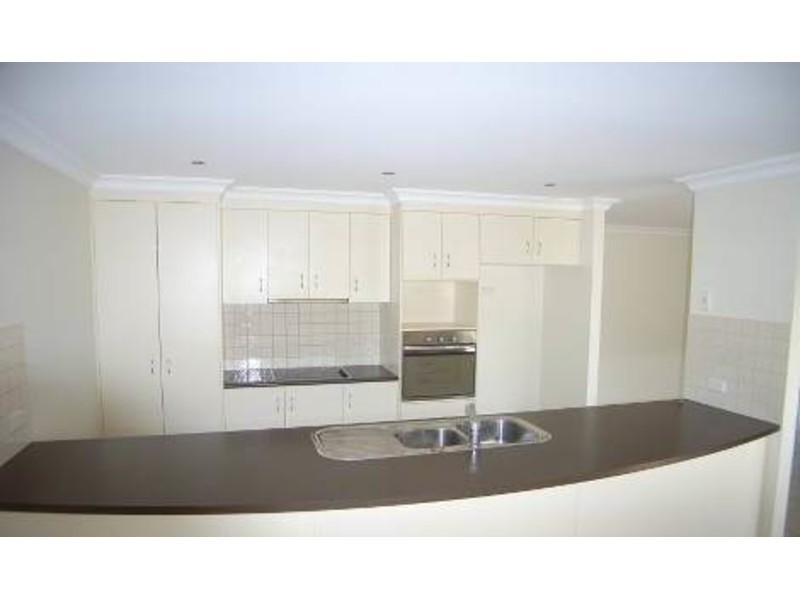 1 Comet Close, Glenvale QLD 4350