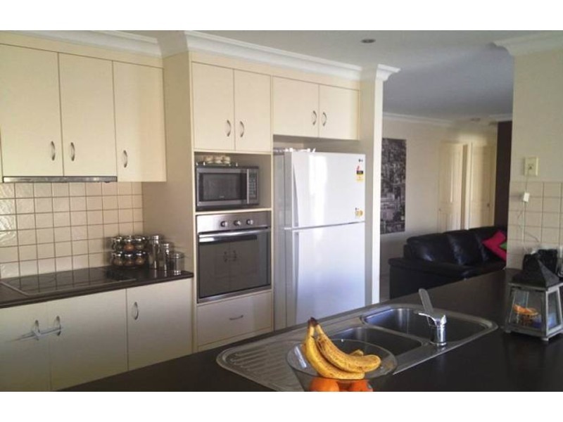 1 Comet Close, Glenvale QLD 4350