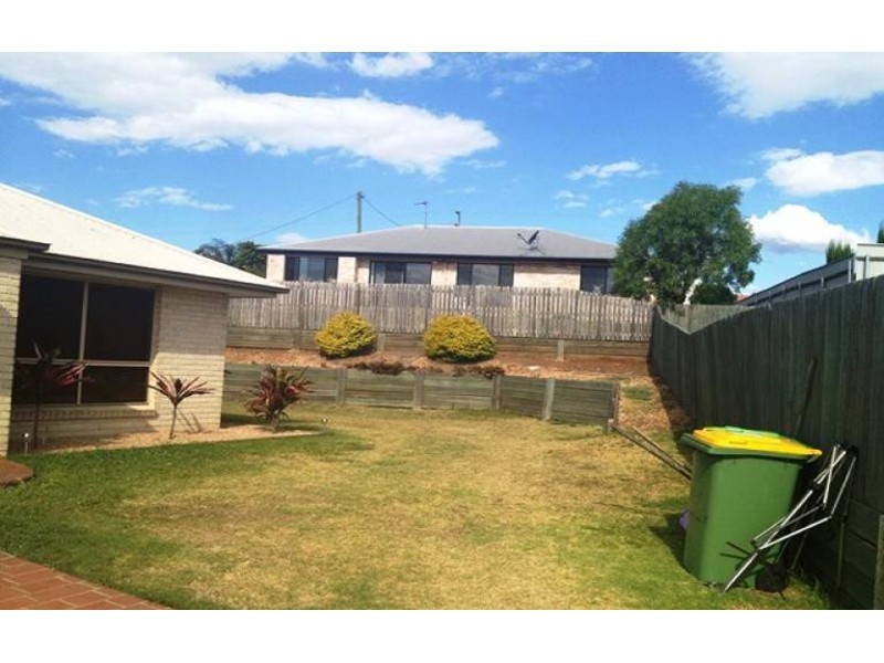 1 Comet Close, Glenvale QLD 4350