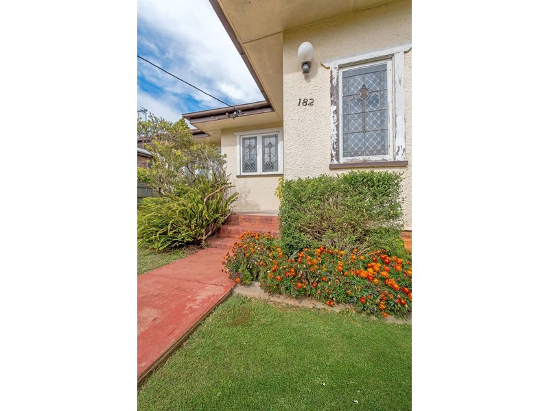 182 Russell Street, Newtown QLD 4350
