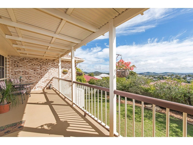 39 Dalzell Crescent, Darling Heights QLD 4350