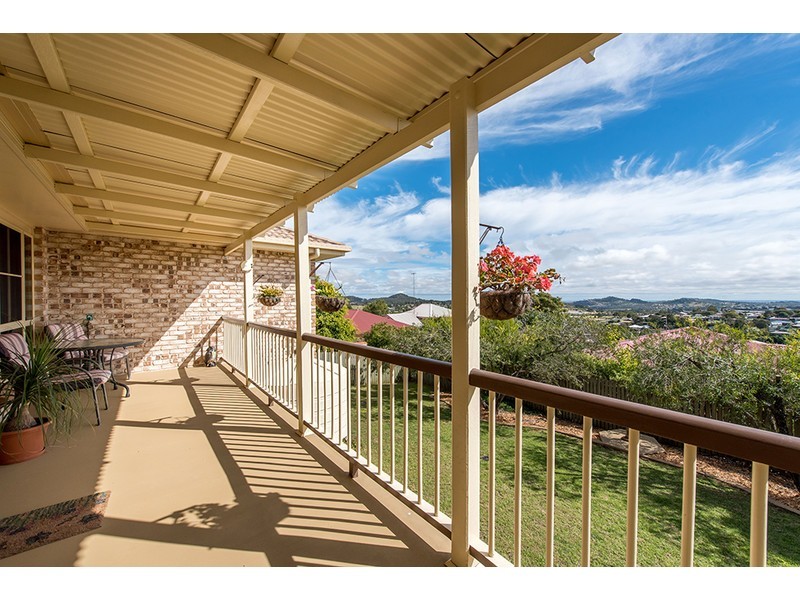 39 Dalzell Crescent, Darling Heights QLD 4350