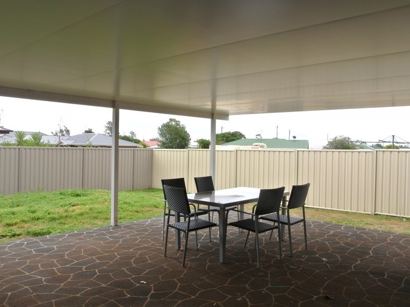 35 Berghofer Drive, Oakey QLD 4401