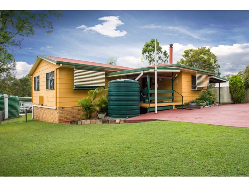 17 Railway Terrace, Crows Nest QLD 4355