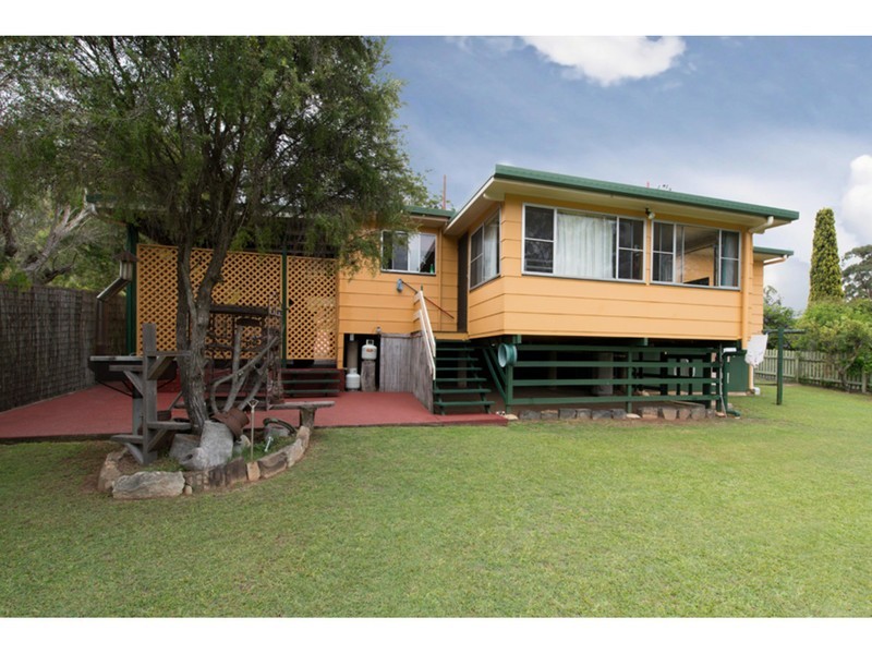 17 Railway Terrace, Crows Nest QLD 4355