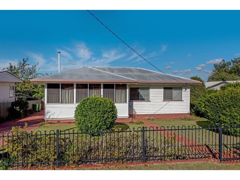 20 Geoffrey Street, Mount Lofty QLD 4350