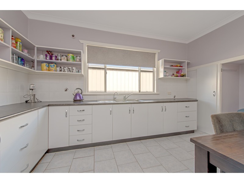 5a Cay Street, Newtown QLD 4350