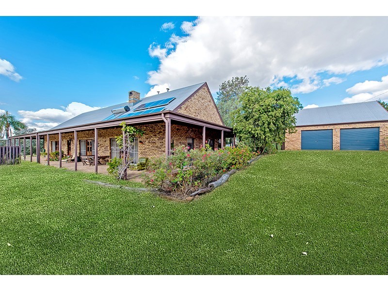20 Barker Street, Goombungee QLD 4354