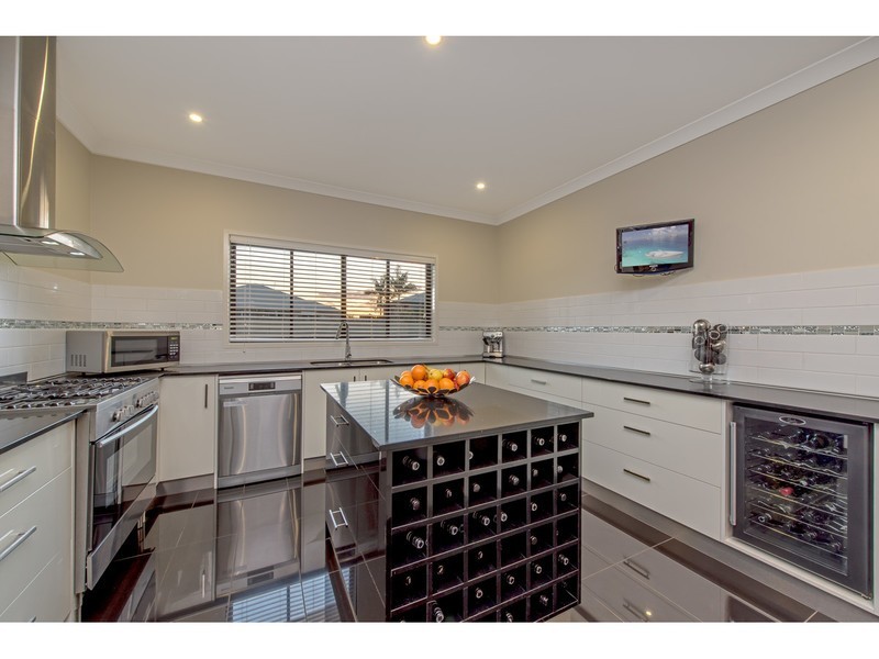 1 Caithness Court, Middle Ridge QLD 4350