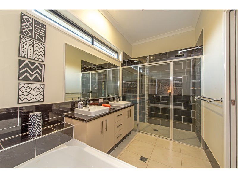 1 Caithness Court, Middle Ridge QLD 4350