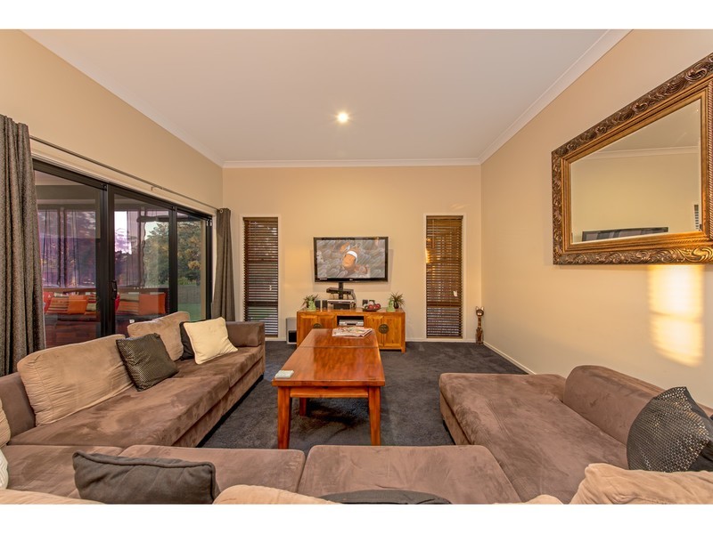1 Caithness Court, Middle Ridge QLD 4350