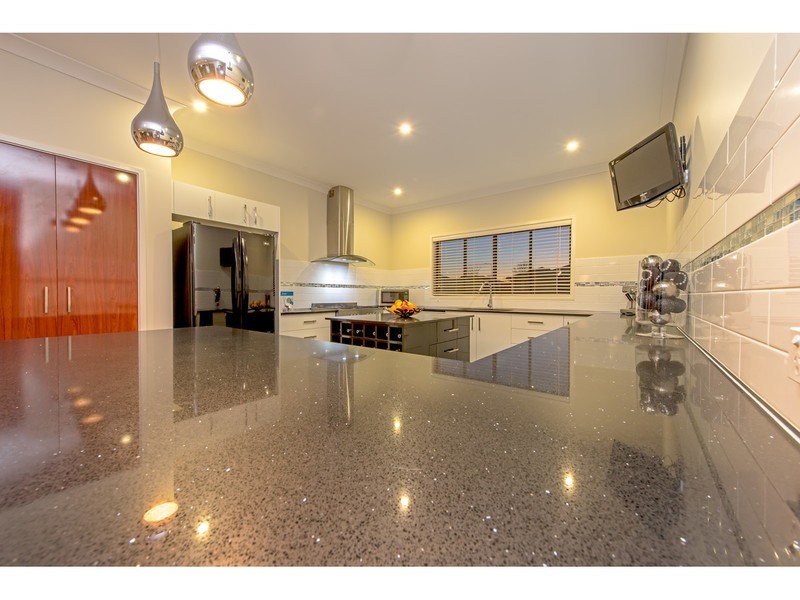 1 Caithness Court, Middle Ridge QLD 4350