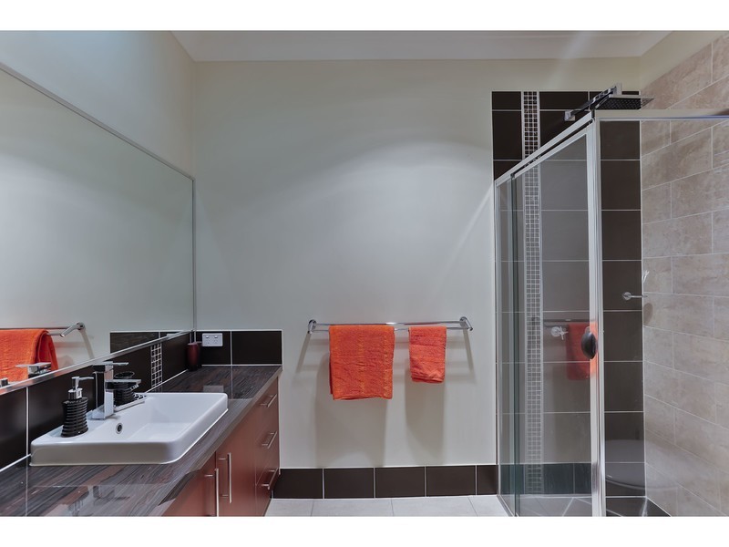 1 Caithness Court, Middle Ridge QLD 4350