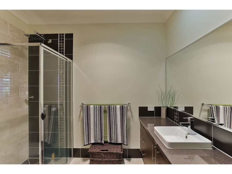 1 Caithness Court, Middle Ridge QLD 4350