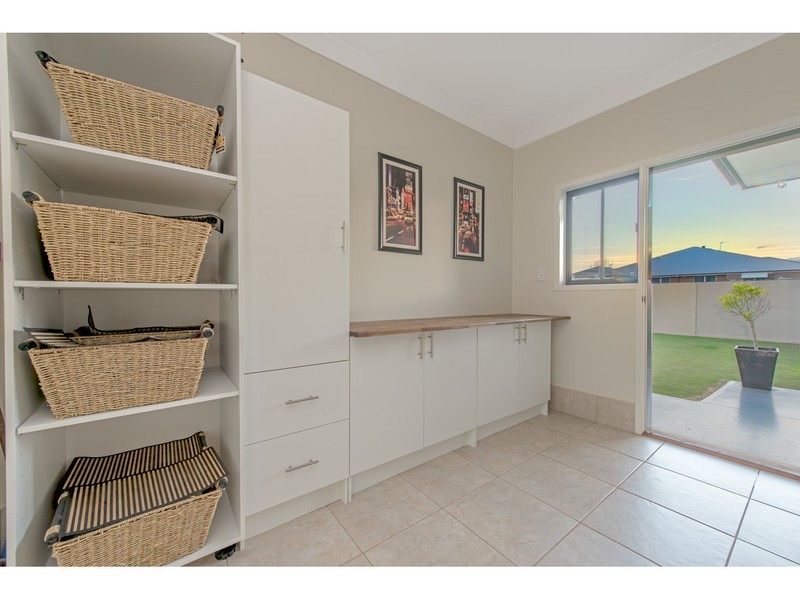 1 Caithness Court, Middle Ridge QLD 4350