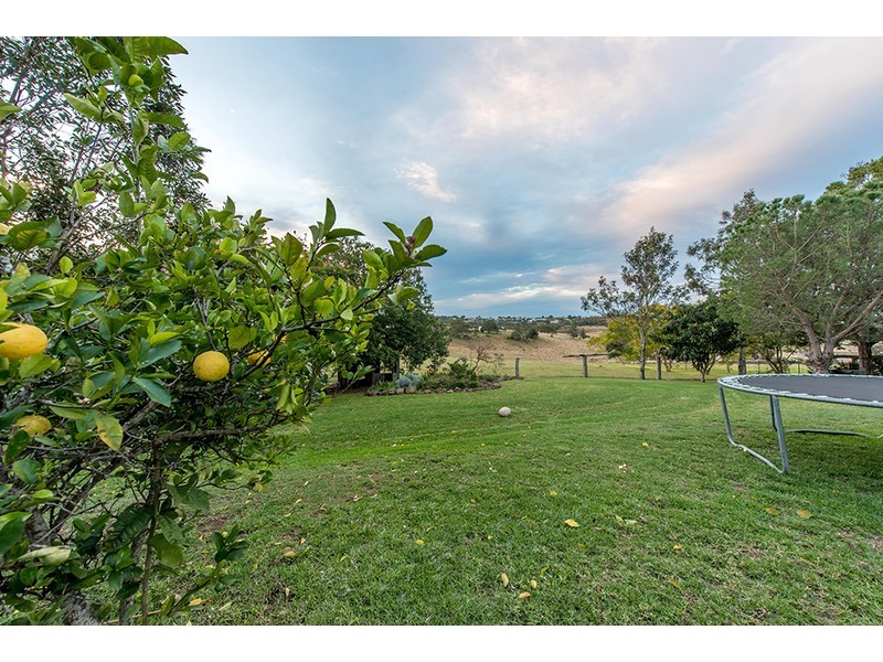 9 Junction Drive, Gowrie Junction QLD 4352