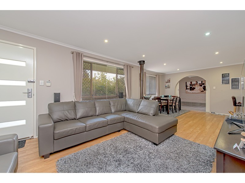 5 Meadow Court, Centenary Heights QLD 4350