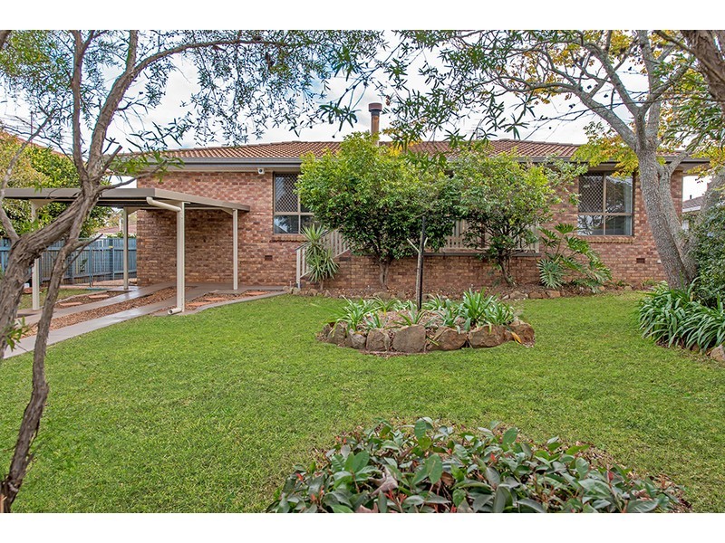 5 Meadow Court, Centenary Heights QLD 4350