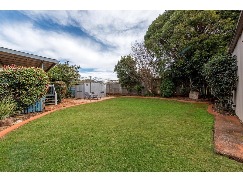 5 Meadow Court, Centenary Heights QLD 4350