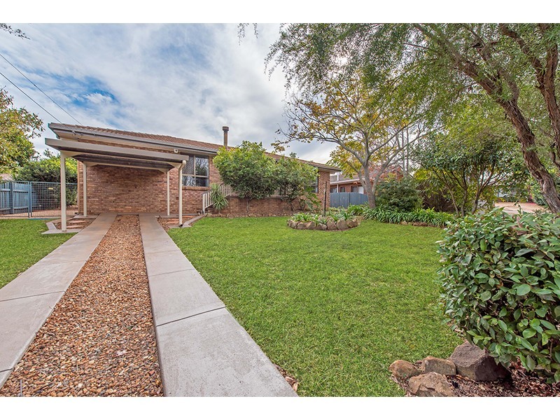 5 Meadow Court, Centenary Heights QLD 4350