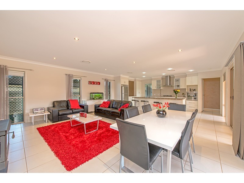 52 Holly Avenue, Cawdor QLD 4352