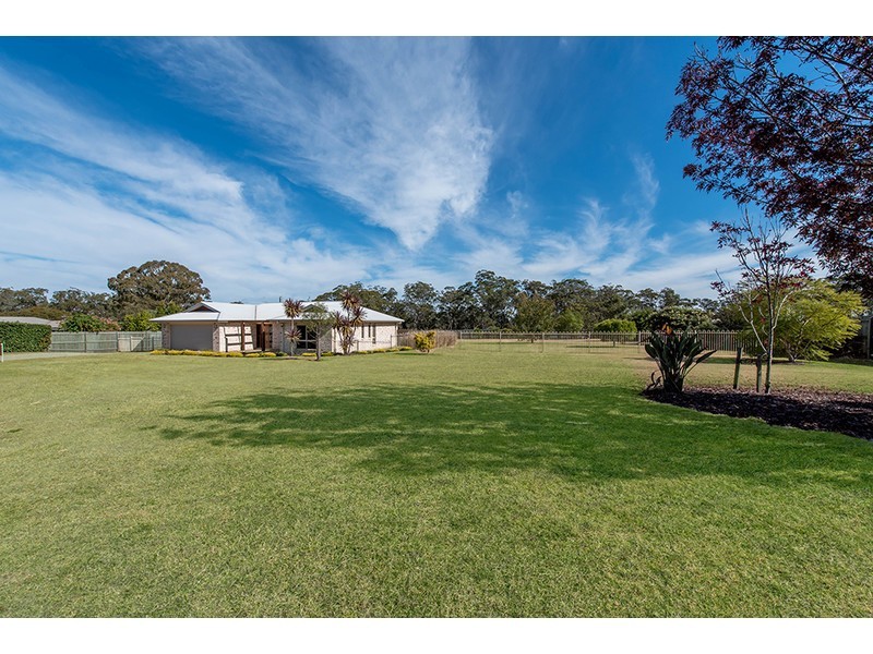 52 Holly Avenue, Cawdor QLD 4352